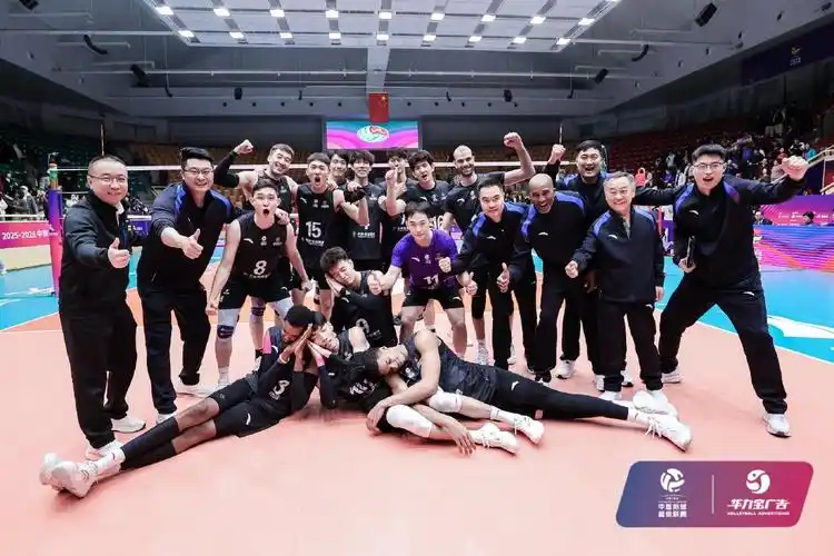 CBA联赛：新疆伊力特 VS 深圳马可波罗
